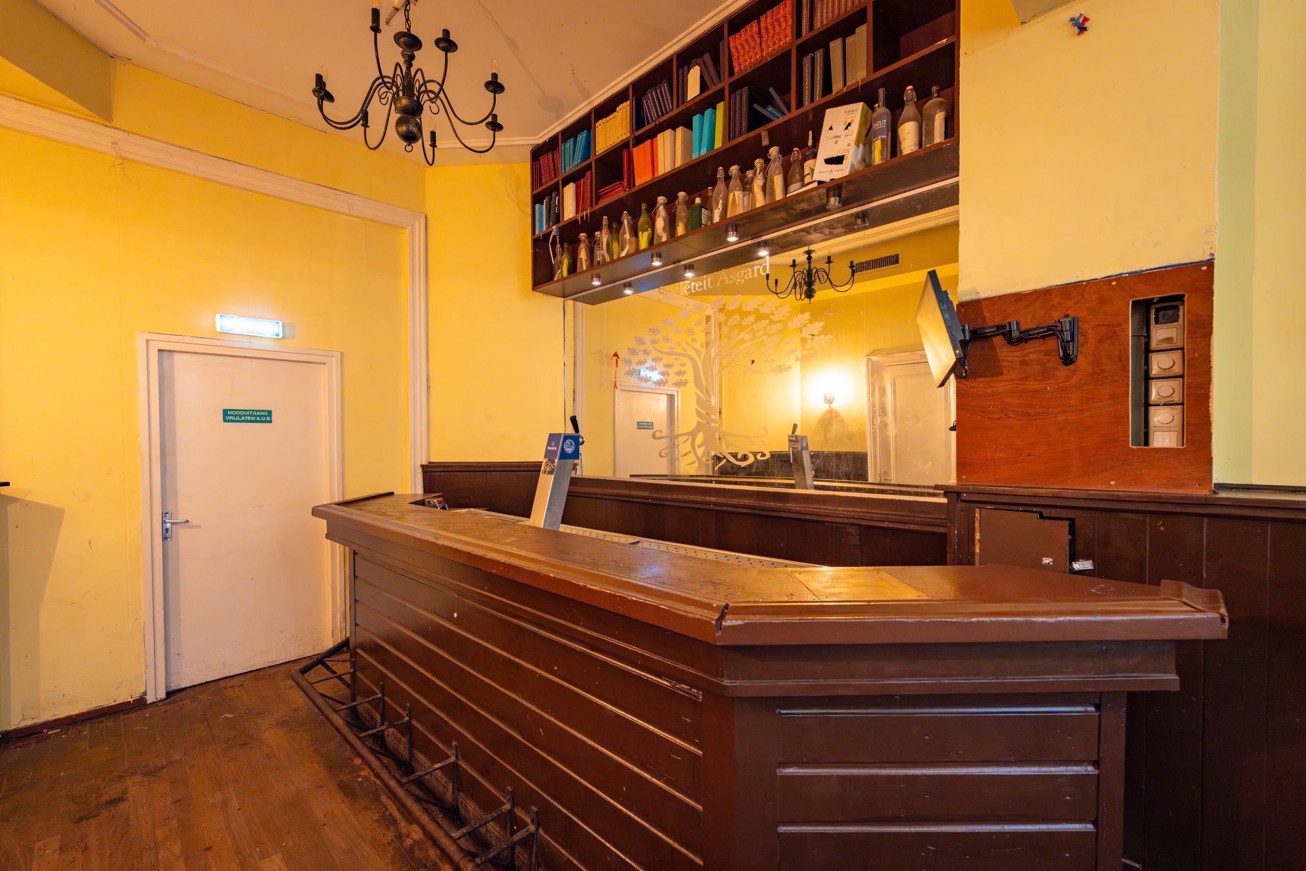 Grote borrelkamer huren Tilburg